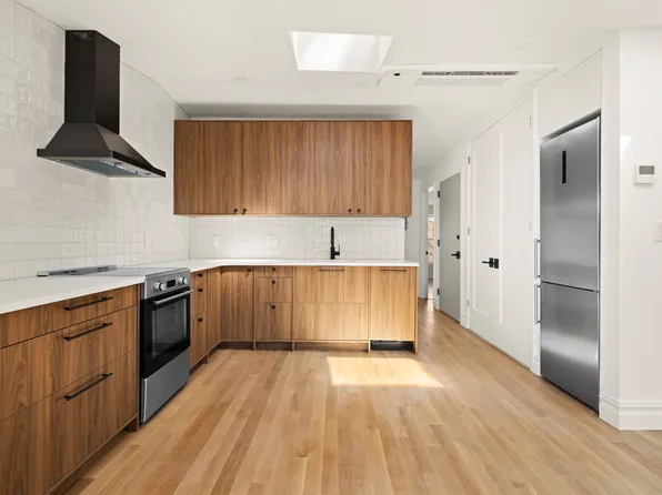 857 President Street image 1 of 6