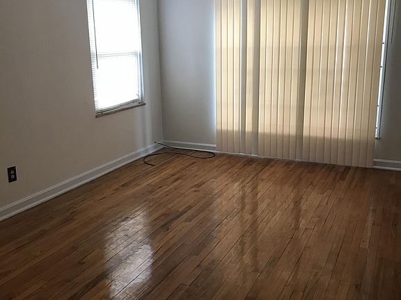 4th image of 18015 Harvard Ave #2