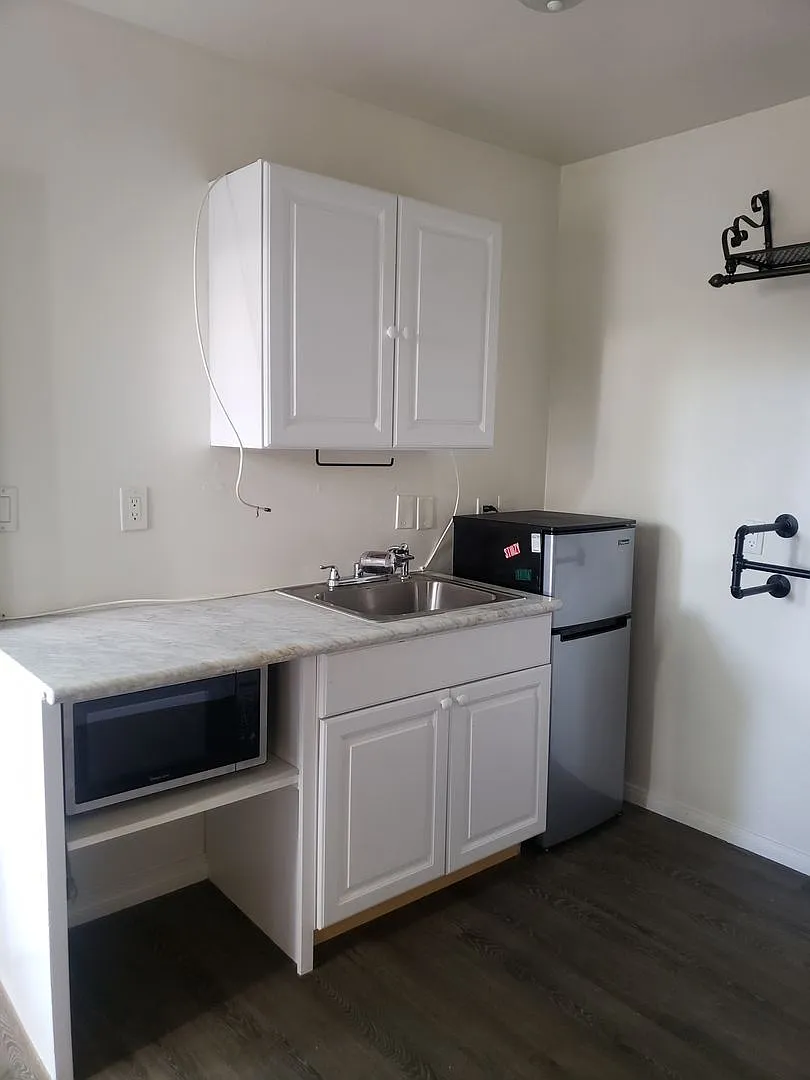7113 Stafford Ave — Photo 2