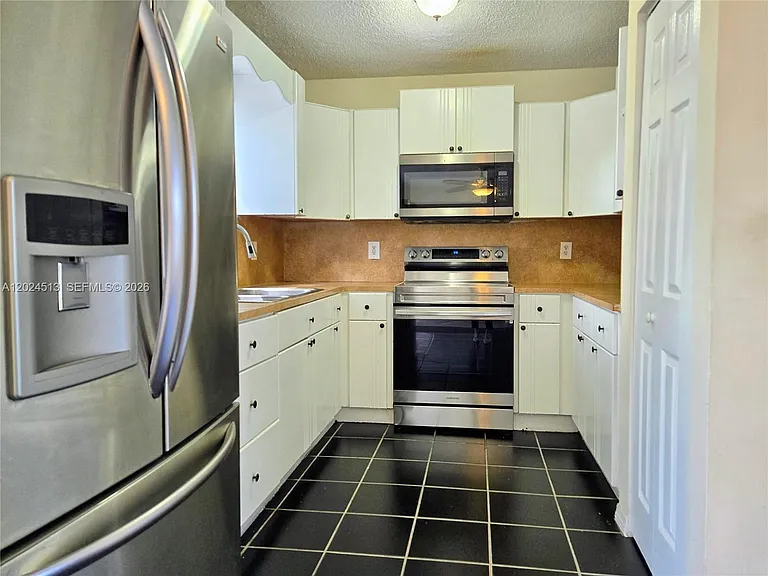 854 SW 8th Pl — Photo 9