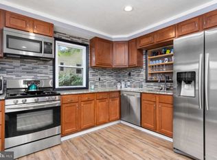 518 Manor Rd, Glen Burnie, MD 21061