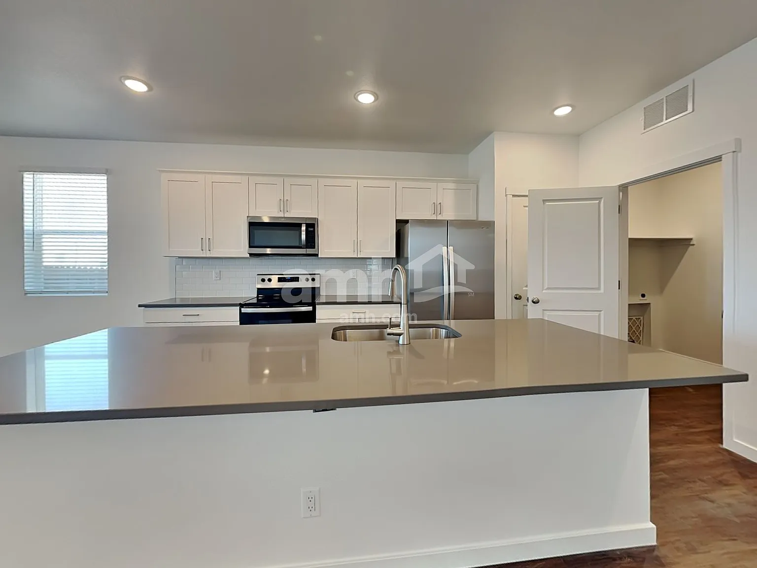3 bed, 2.5 bath, 1730 sqft, $2,730 — Photo 3