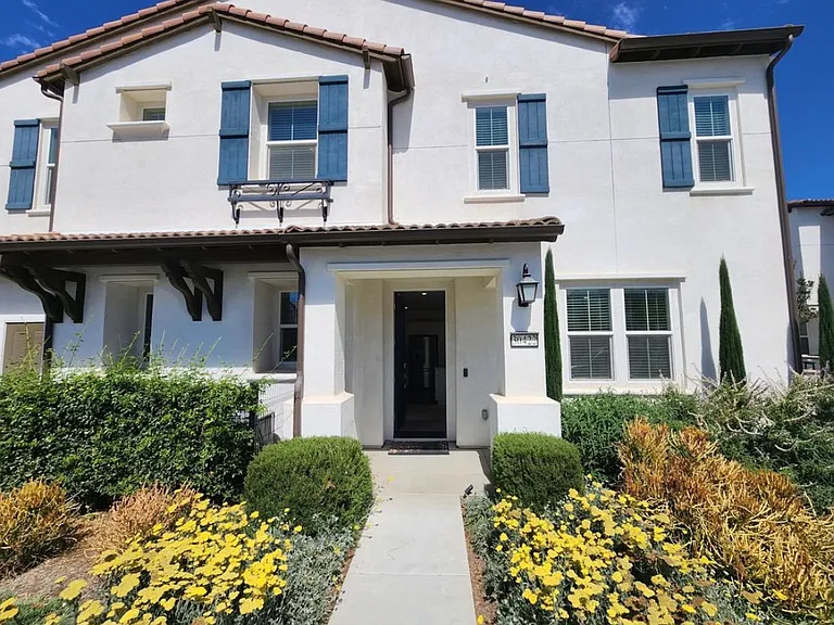 30422 Town Square Dr — Photo 1