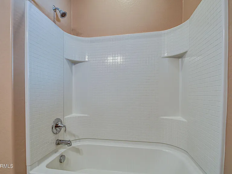 3114 E Franklin Ave — Photo 35