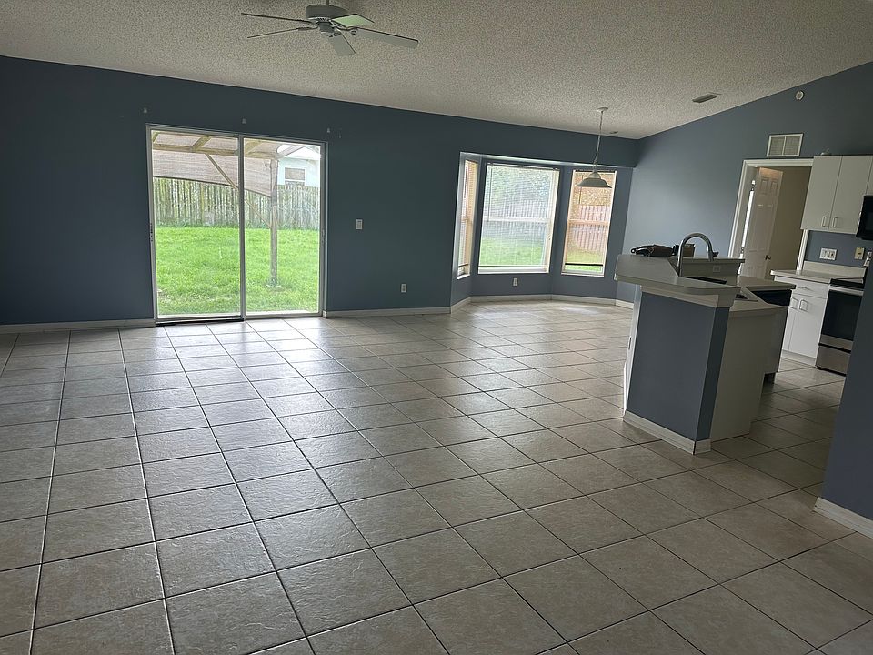 2nd image of 1408 SW Patricia Ave