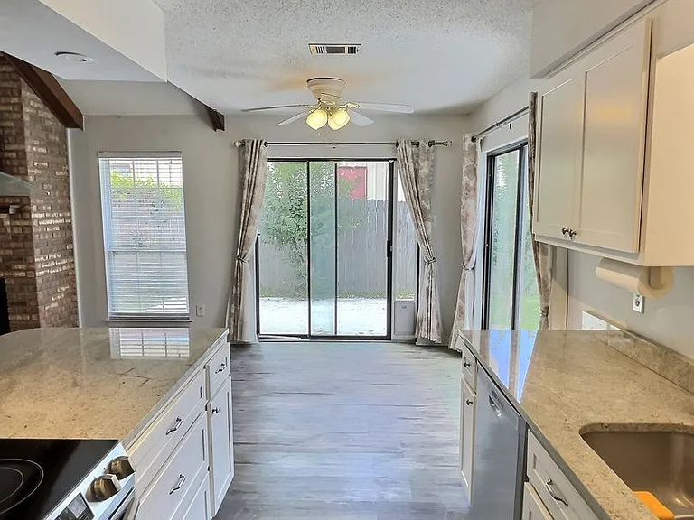 875 Laurelwood Dr — Photo 5