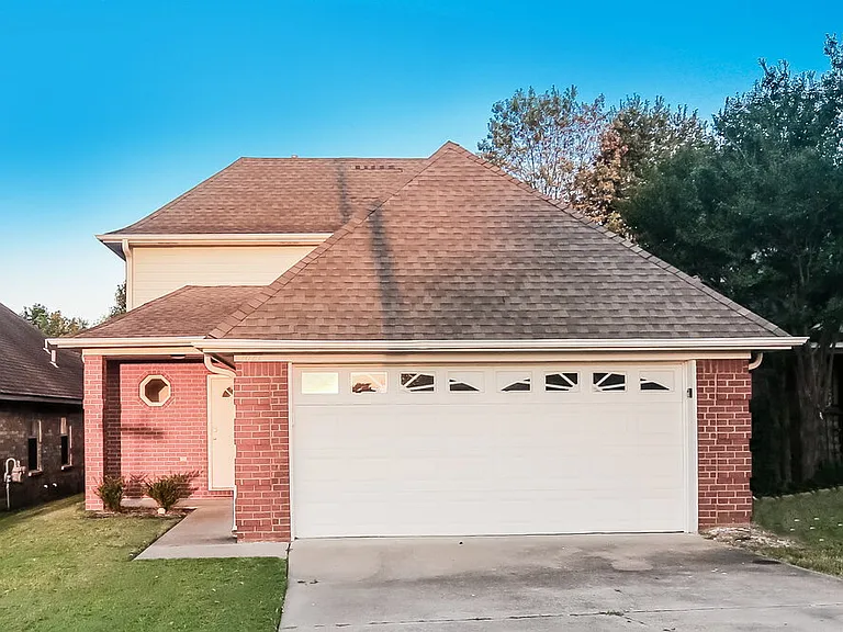 7621 Davis Pkwy — Photo 1