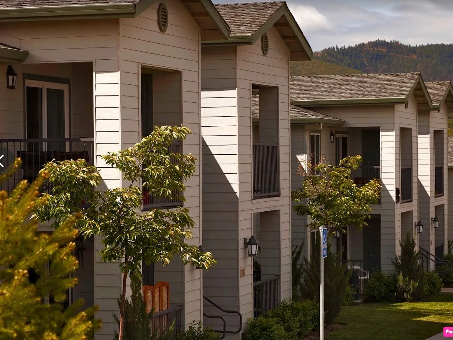 Shasta Courtyards — Photo 2