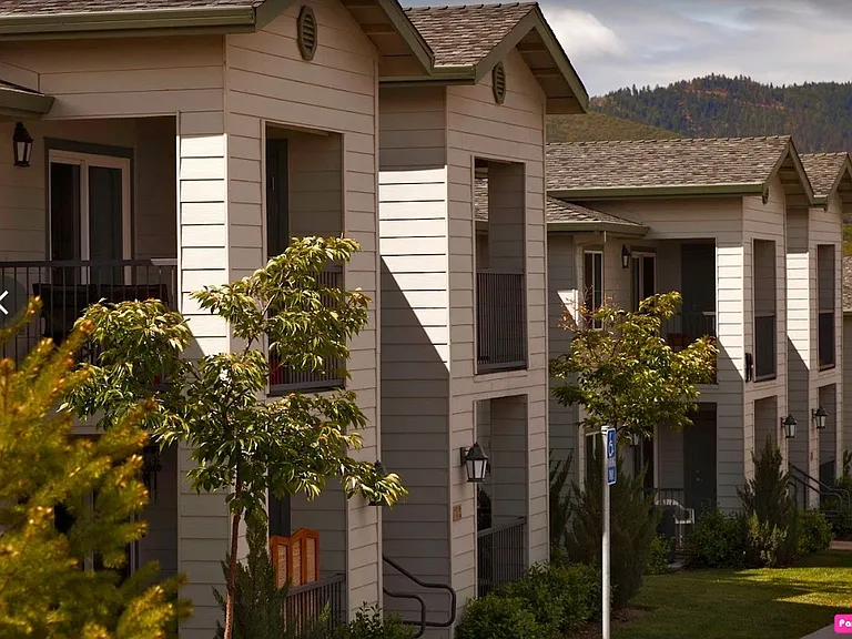 Shasta Courtyards — Photo 2