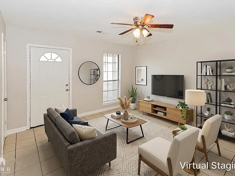 10571 Chateau Rd — Photo 2