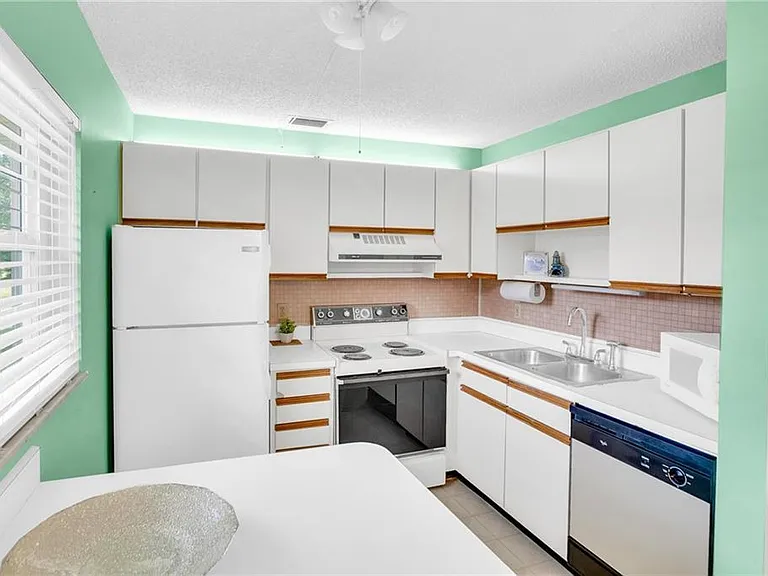6 Vista Palm Ln #202 — Photo 9