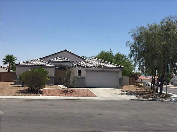 2nd image of 3816 Aspen Creek Ave