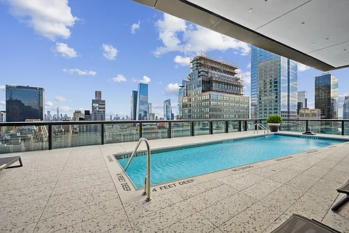312 W 43rd St Photo 1