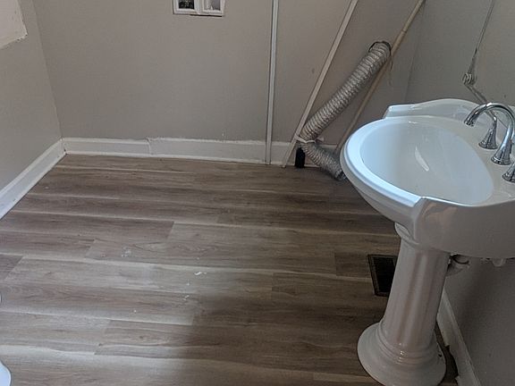 3rd image of 2108 Wilson St