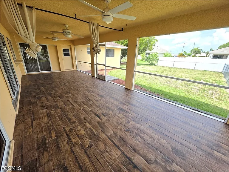 4614 SW 9th Pl — Photo 32