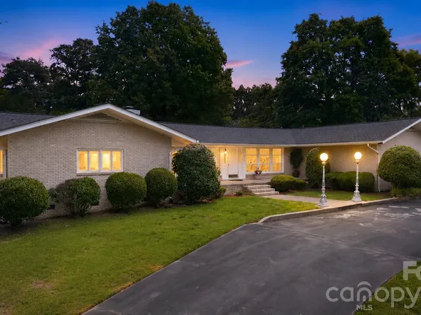 938 Sandswood Dr, Gastonia, NC 28054