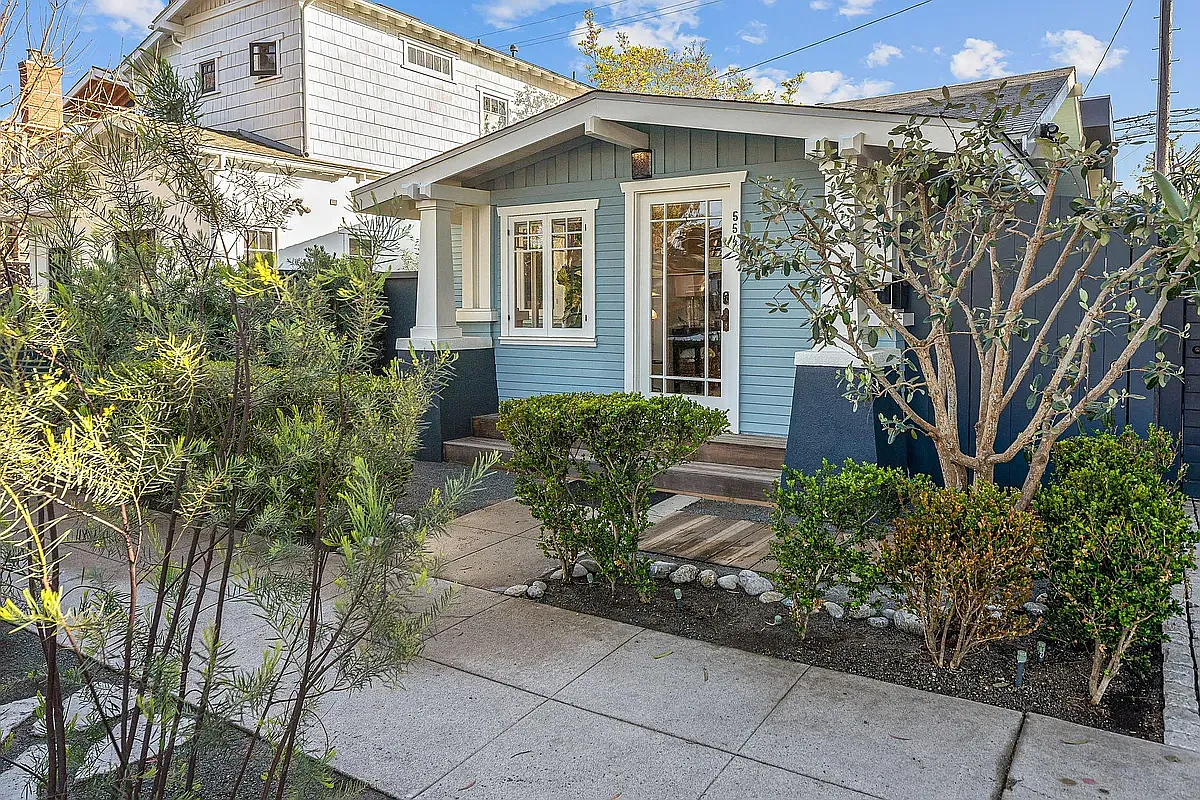 2 bed, 800 sqft, $5,850 — Photo 3