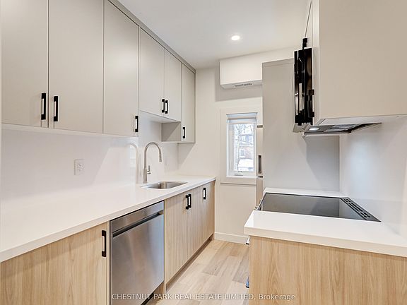 3rd image of 326 Saint George St Unit 3