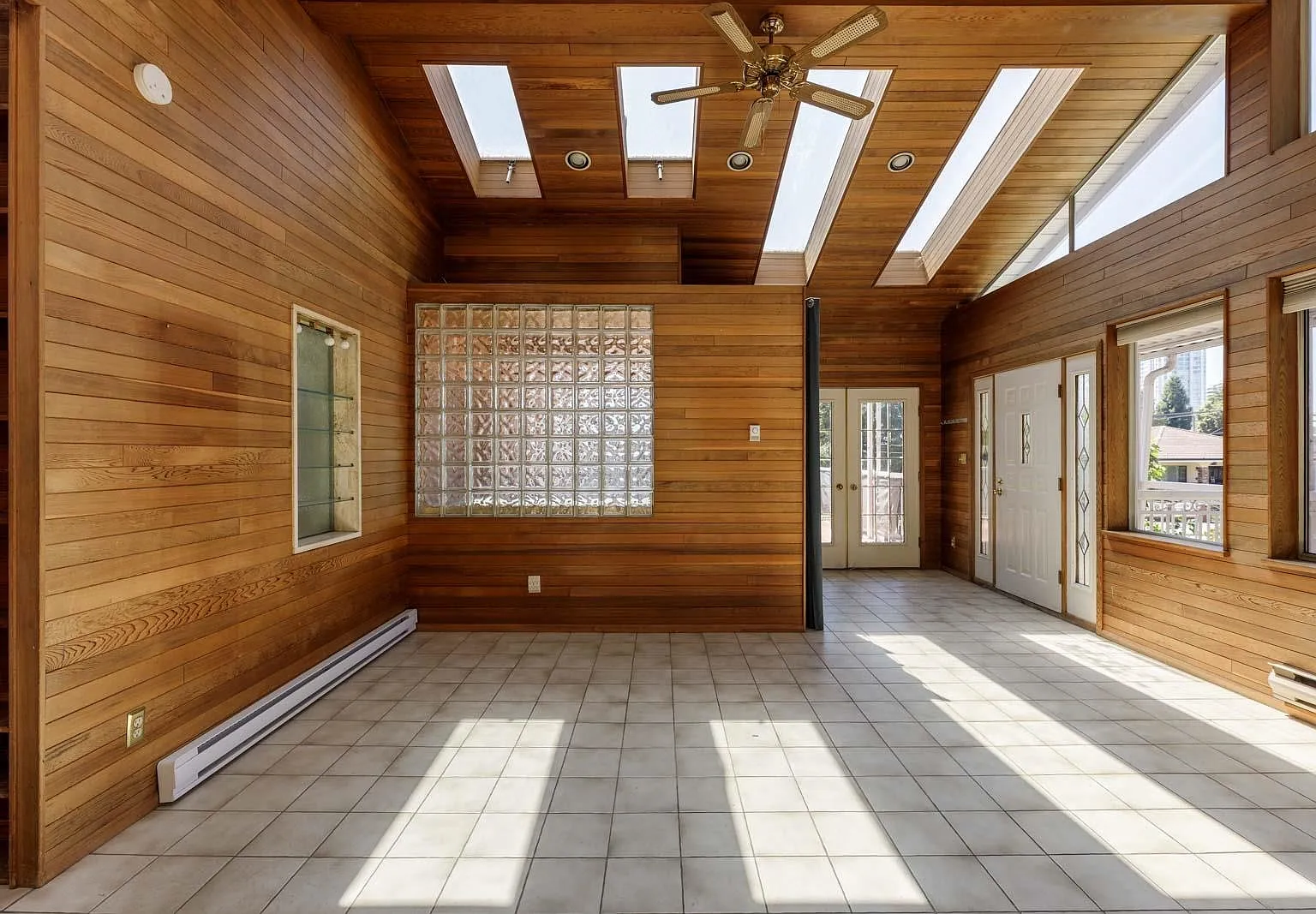 3 bed, 2000 sqft, $3,500 — Photo 2