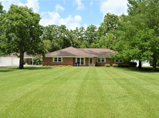 210 Westwood Rd, Angleton, TX 77515