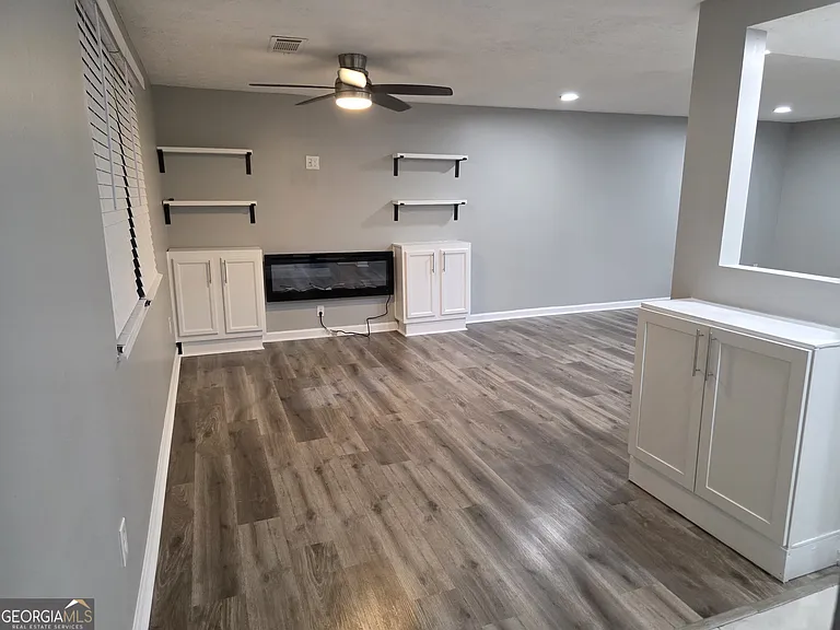 5349 Tracey Dr — Photo 9