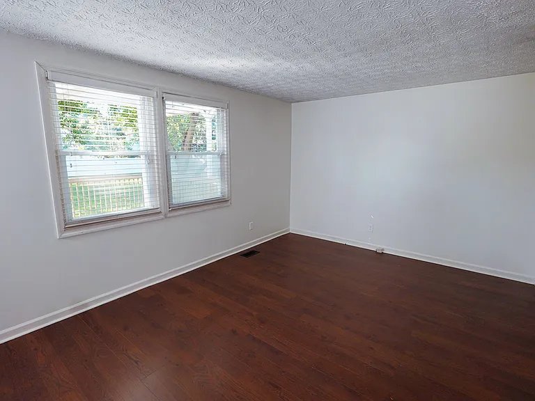 8711 Blessing Dr — Photo 15