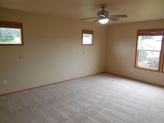4th image of 10109 201st Avenue Ct E