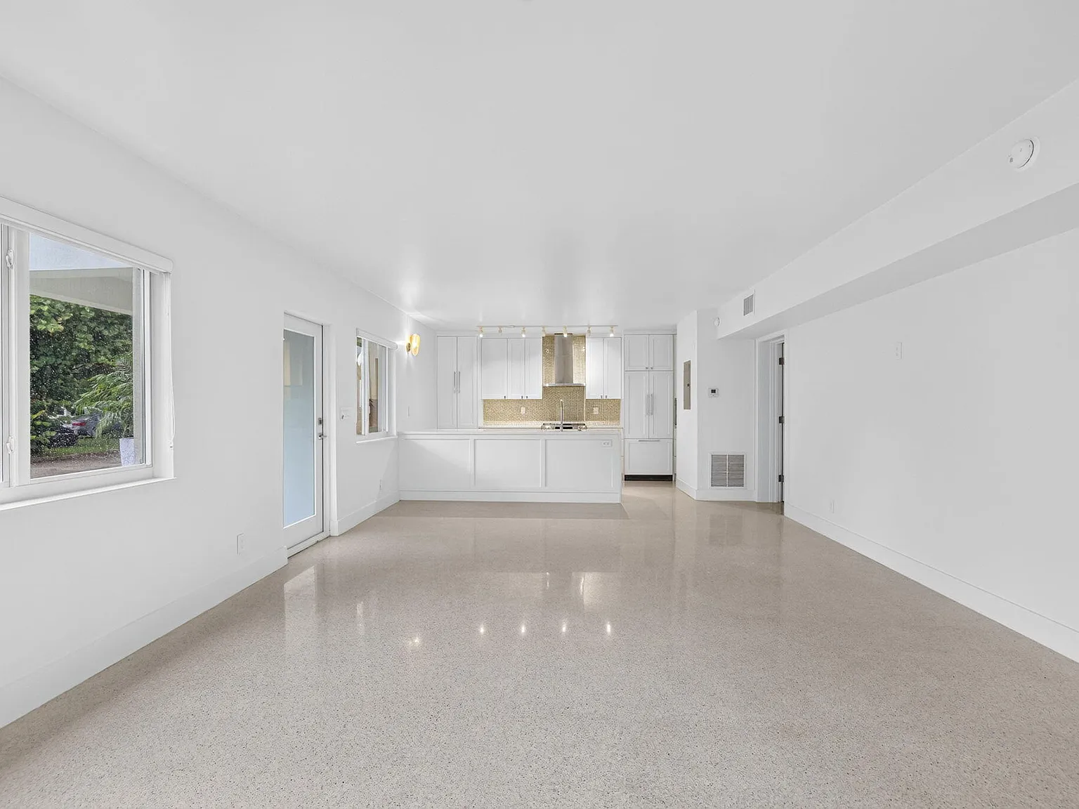 2 bed, 2.0 bath, 1367 sqft, $3,250 — Photo 4