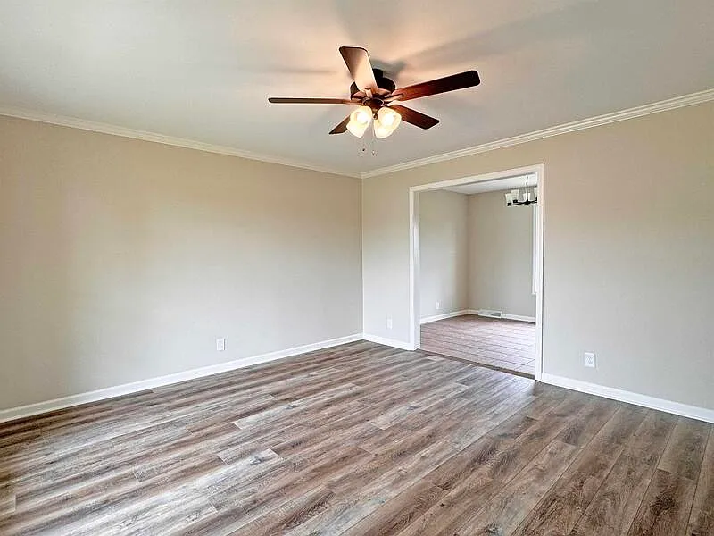 3 bed, 2.0 bath, 1632 sqft, $1,930 — Photo 2