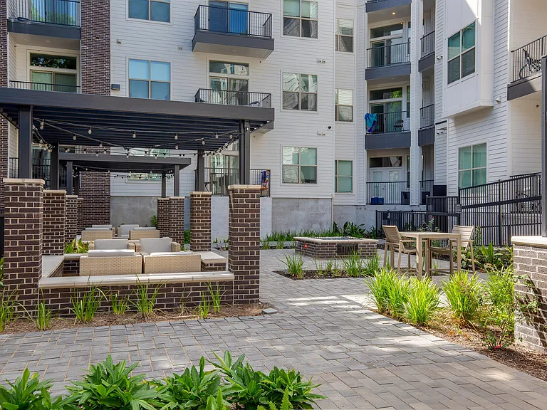 The Monroe Apartments — Photo 28