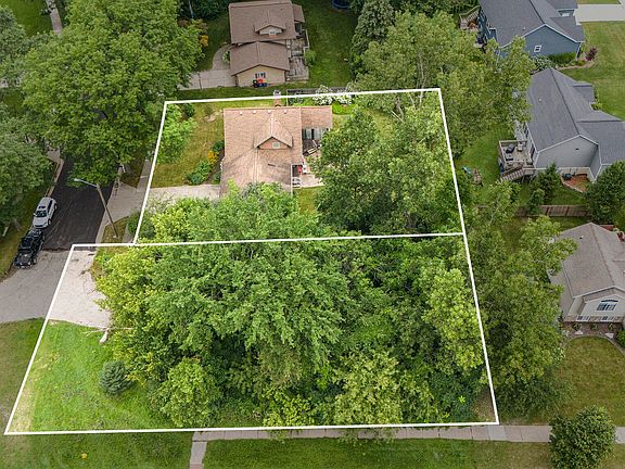 3rd image of 1010 Applewood Dr NE #A