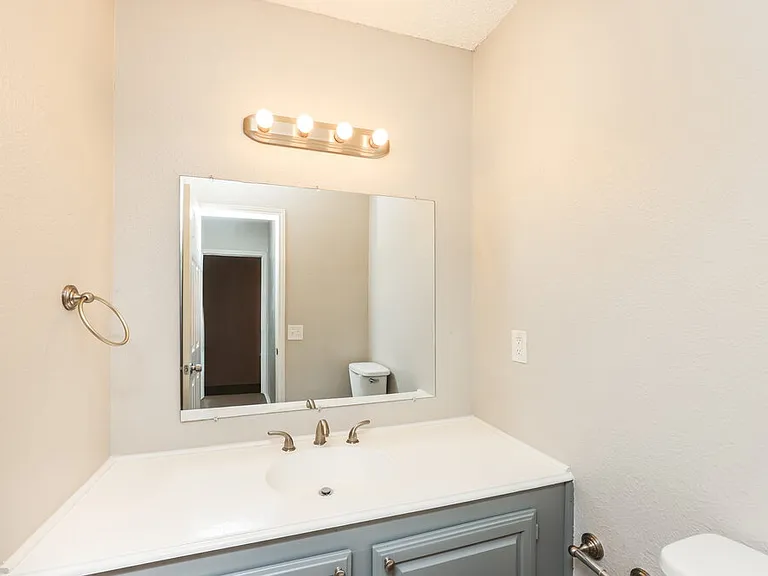928 Eagle Dr — Photo 13