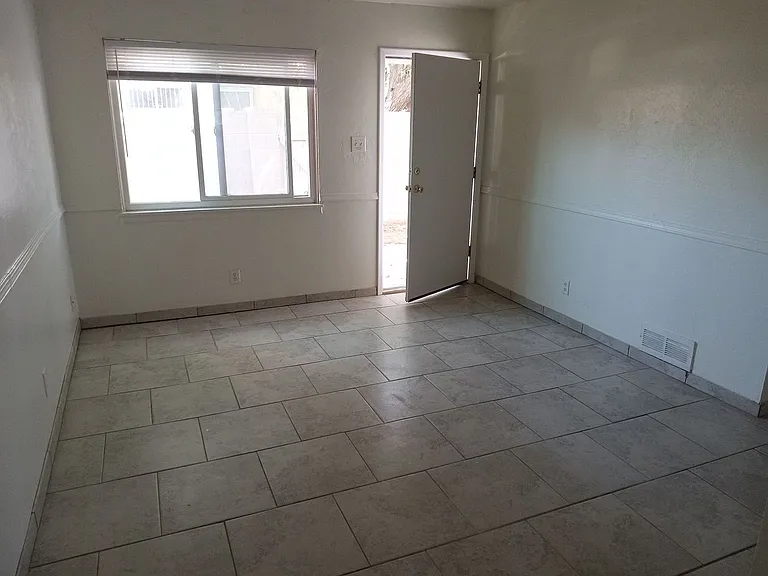 528 Texas St NE — Photo 4