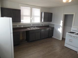 1329 N 8th St #4, Burlington, IA 52601