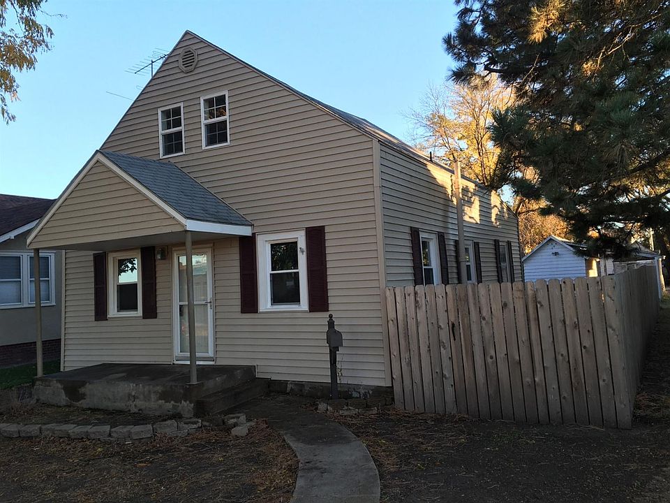 1st image of 109 E 2nd St