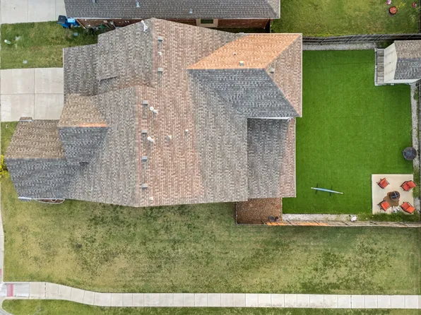 2221 Petunia Ln, Rowlett, TX 75089