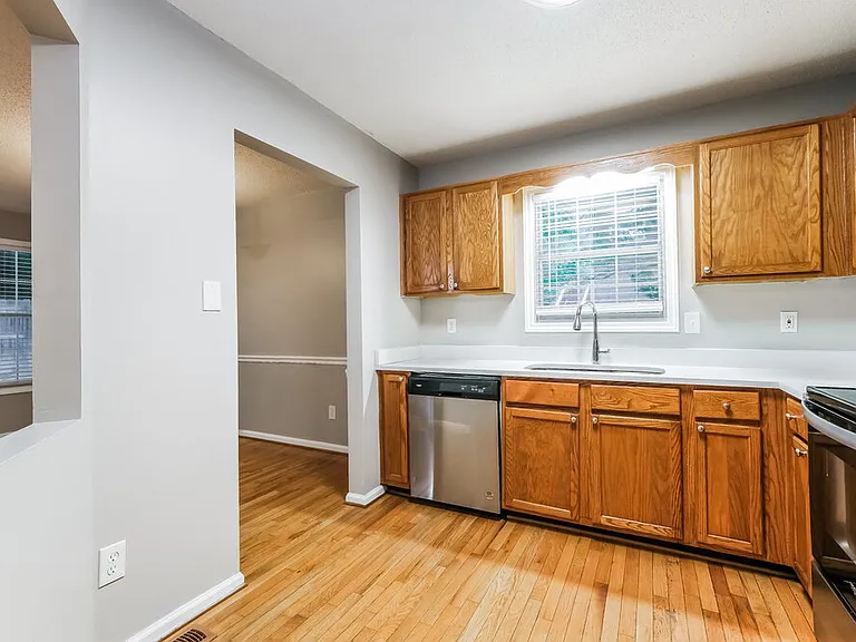 426 Ivy Crest Dr — Photo 9