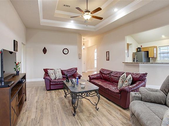 3rd image of 28 Tuscany Dr