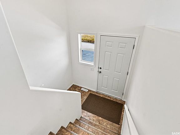 2nd image of UNIT 28-200 Hiebert CRESCENT
