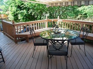 1525 Ambleside Cir, Naperville, IL 60540