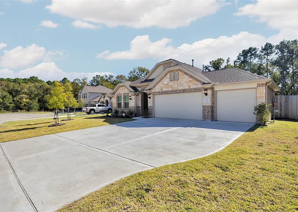 1st image of 611 Yoke Dr