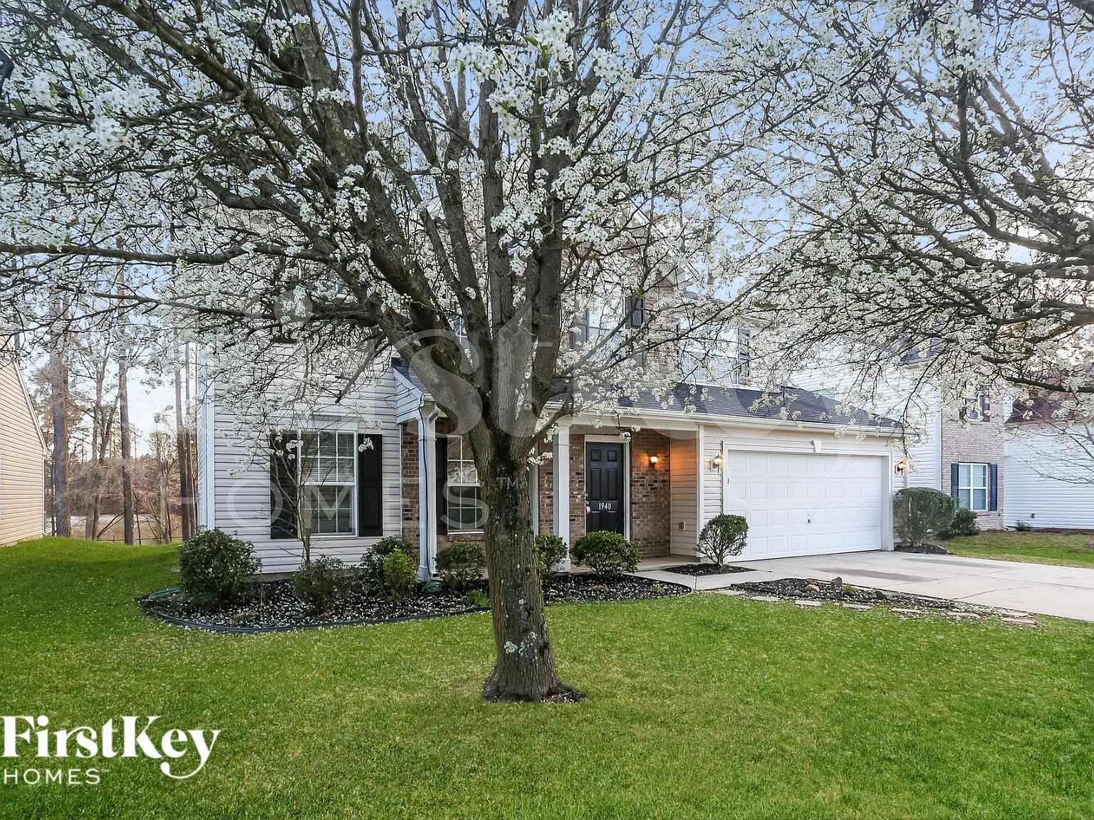 5 bed, 2.5 bath, 2042 sqft, $2,525 — Photo 3