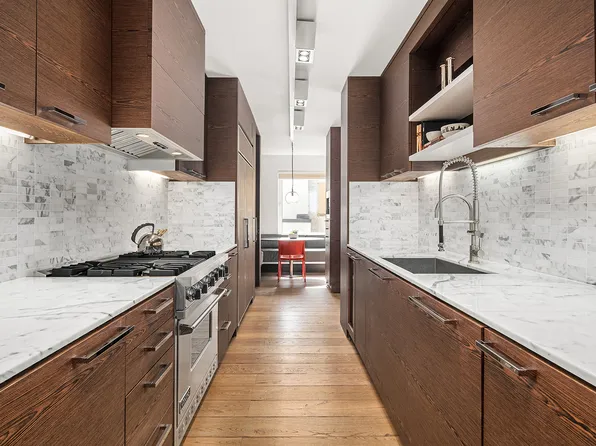 8 East 83rd Street 5F image 3 of 15