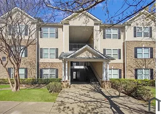 3 bed, $1,800 — Photo 2