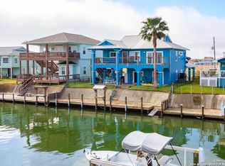 136 Palm Dr, Rockport, TX 78382