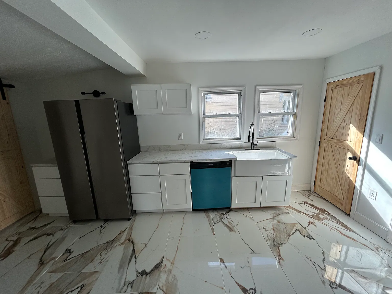 2 bed, 1100 sqft, $2,300 — Photo 1
