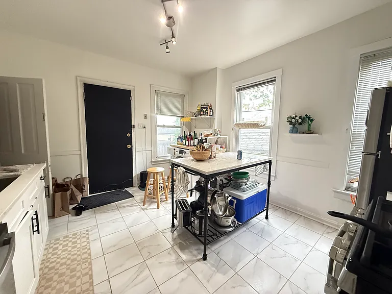 1632 N Claremont Ave #1 — Photo 6