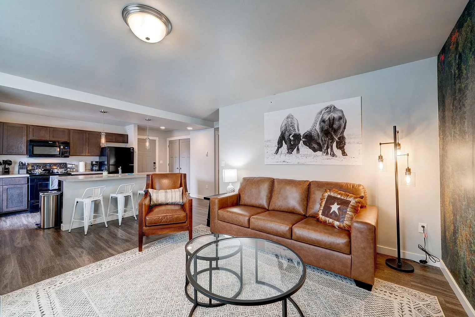 2 bed, 2.0 bath, 1194 sqft, $3,560 — Photo 2