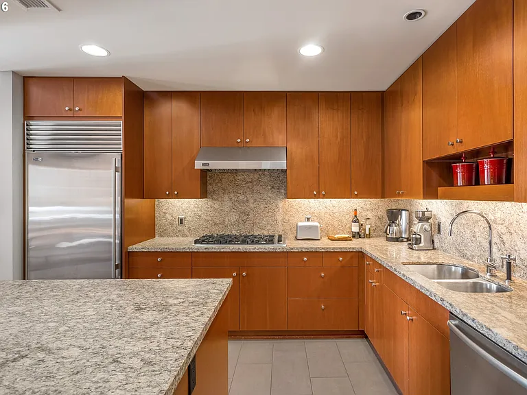 1025 NW Couch St #912 — Photo 21