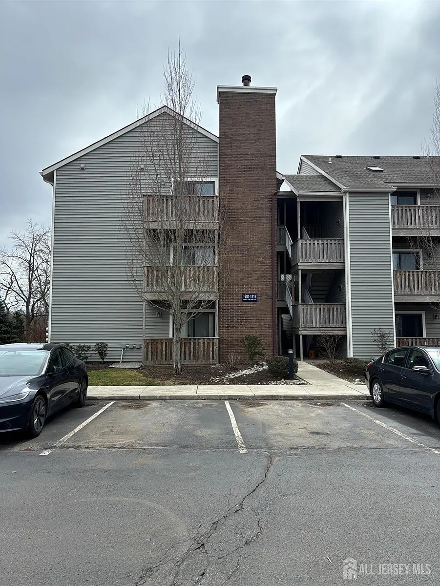 Building Photo - 1203 Ravens Crest Dr